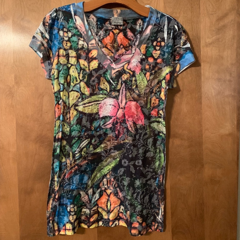 Bright colors - daytrip top from Buckle